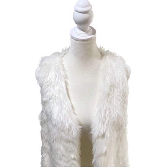 Romeo & Juliet Couture White Faux Fur Lined Hook and Eye Closure Vest Size Small - Picture 7 of 11